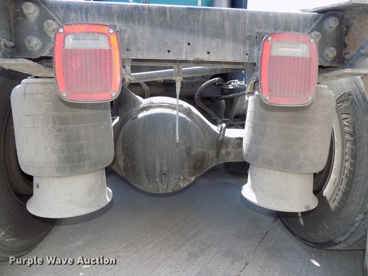 image for item DG2566 2002 Freightliner Century Classic semi truck