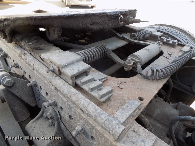 image for item DG2566 2002 Freightliner Century Classic semi truck