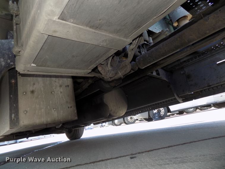 image for item DG2566 2002 Freightliner Century Classic semi truck