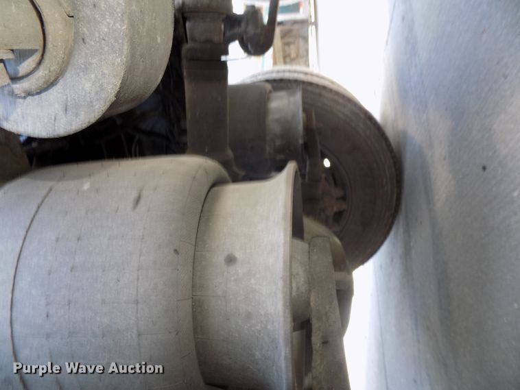 image for item DG2566 2002 Freightliner Century Classic semi truck