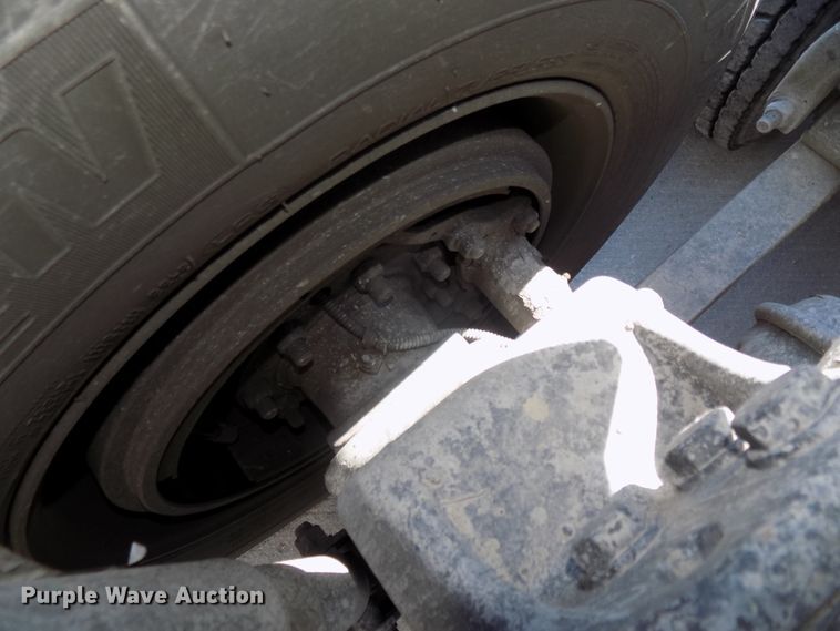 image for item DG2566 2002 Freightliner Century Classic semi truck