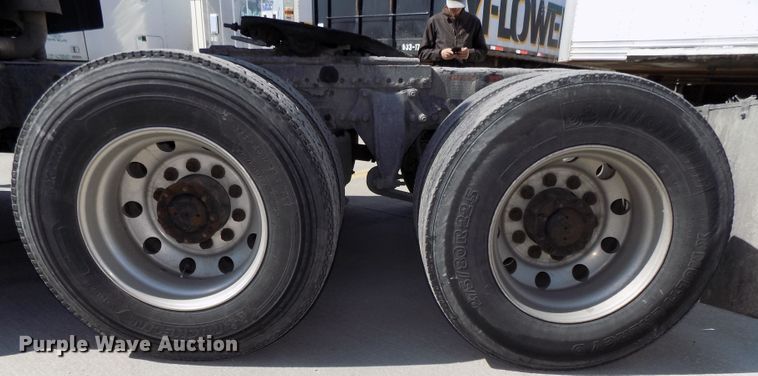 image for item DG2566 2002 Freightliner Century Classic semi truck