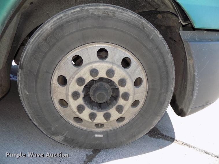 image for item DG2566 2002 Freightliner Century Classic semi truck