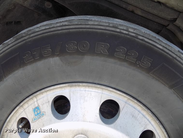 image for item DG2566 2002 Freightliner Century Classic semi truck