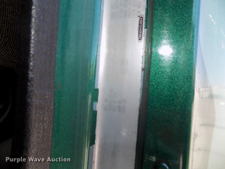 image for item DG2566 2002 Freightliner Century Classic semi truck