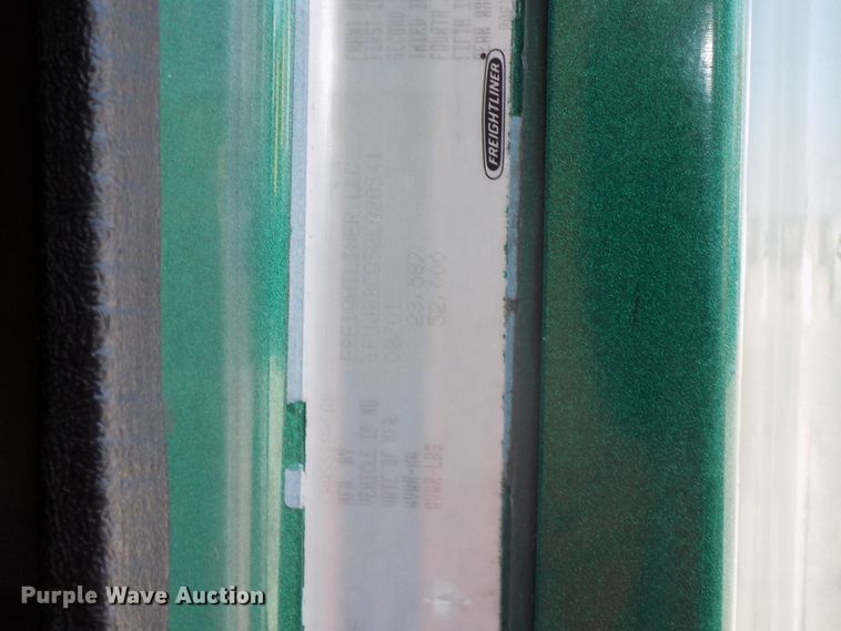 image for item DG2566 2002 Freightliner Century Classic semi truck