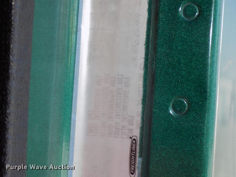 image for item DG2566 2002 Freightliner Century Classic semi truck