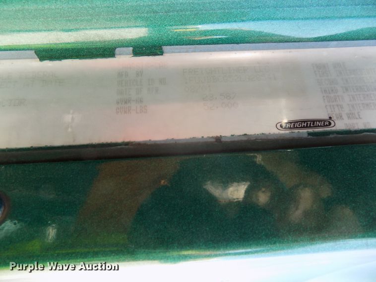 image for item DG2566 2002 Freightliner Century Classic semi truck