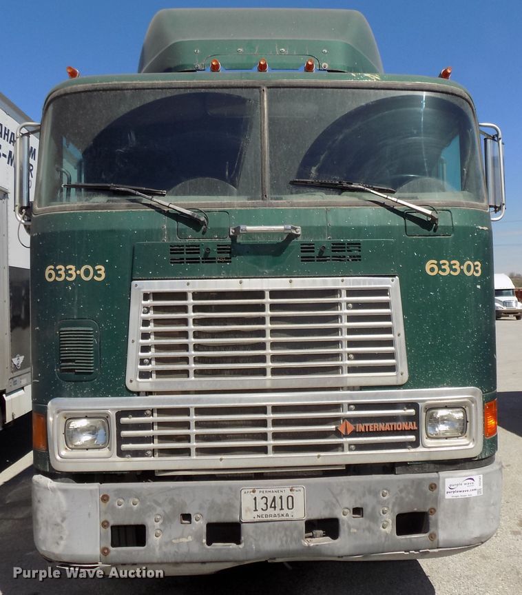 image for item DG2567 1990 International 9700 semi truck