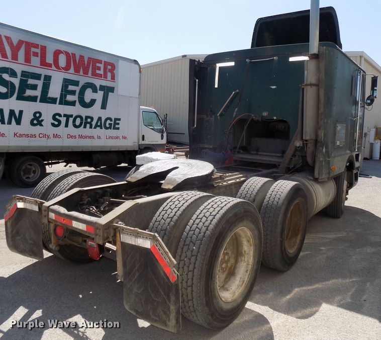 image for item DG2567 1990 International 9700 semi truck