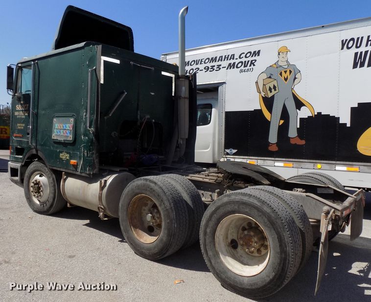 image for item DG2567 1990 International 9700 semi truck