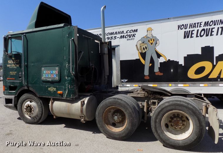 image for item DG2567 1990 International 9700 semi truck