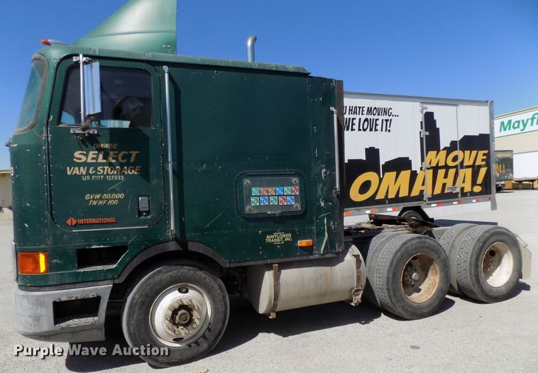 image for item DG2567 1990 International 9700 semi truck