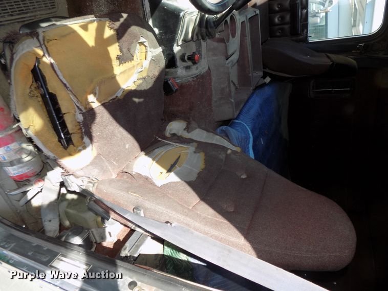 image for item DG2567 1990 International 9700 semi truck