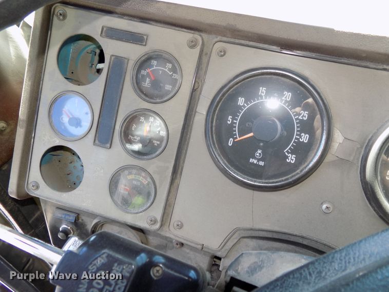 image for item DG2567 1990 International 9700 semi truck