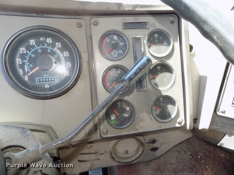 image for item DG2567 1990 International 9700 semi truck