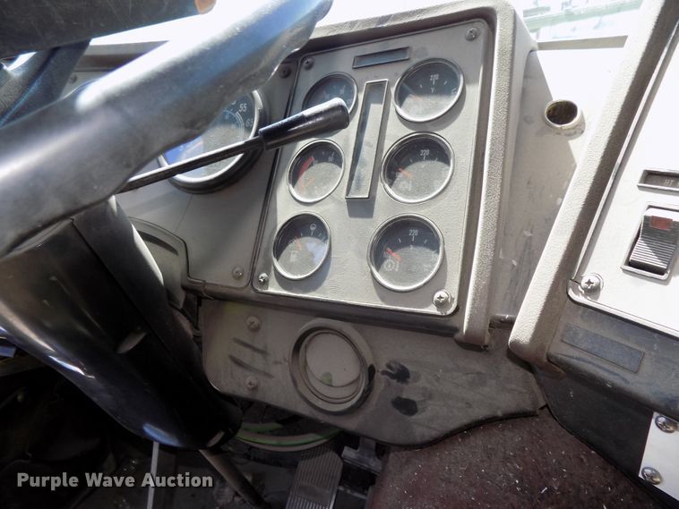 image for item DG2567 1990 International 9700 semi truck