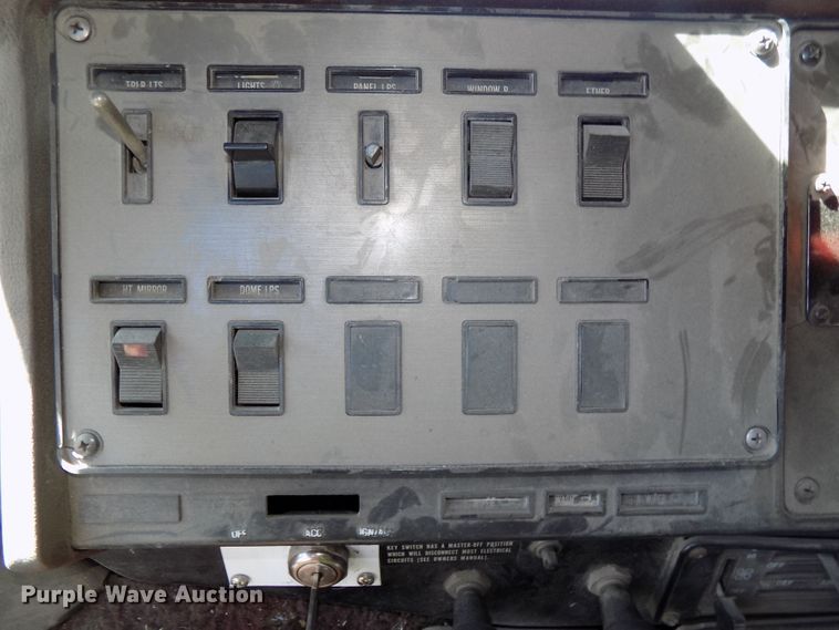 image for item DG2567 1990 International 9700 semi truck