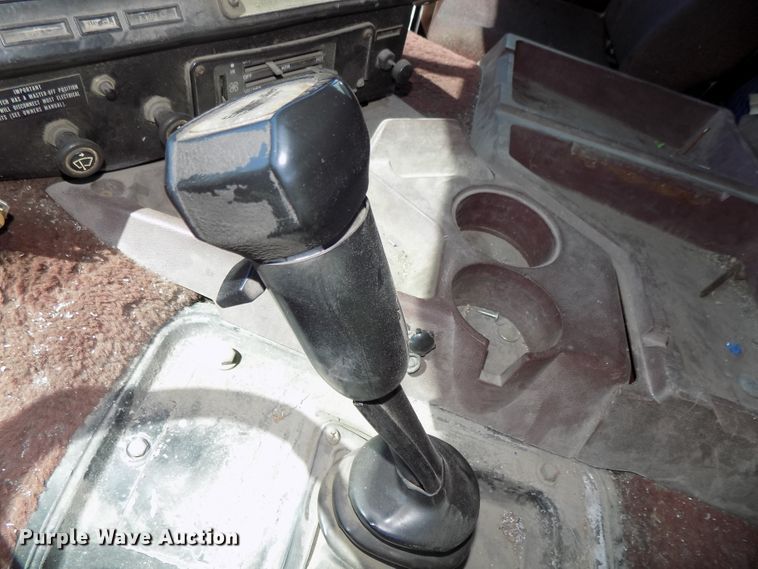 image for item DG2567 1990 International 9700 semi truck