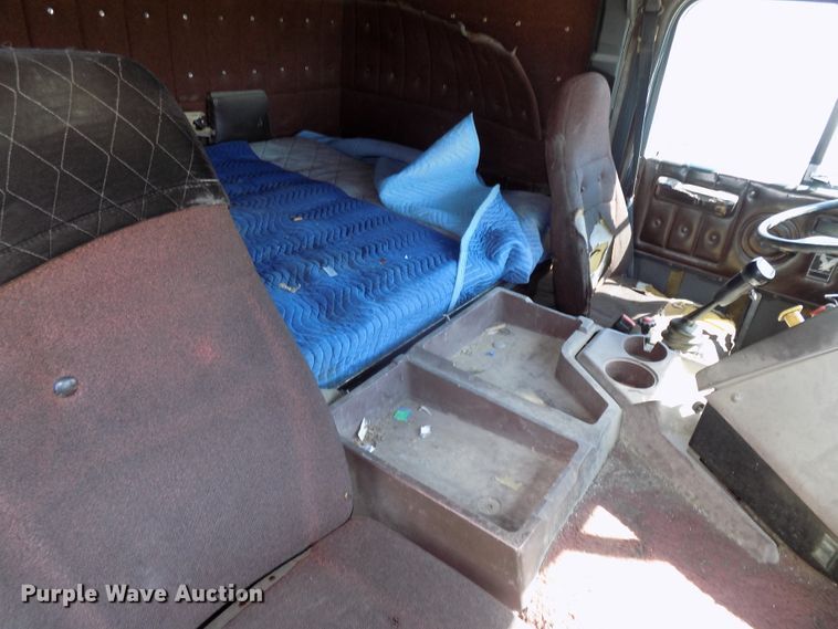 image for item DG2567 1990 International 9700 semi truck