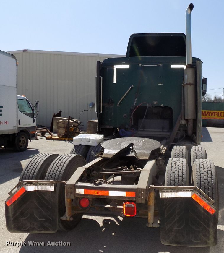 image for item DG2567 1990 International 9700 semi truck