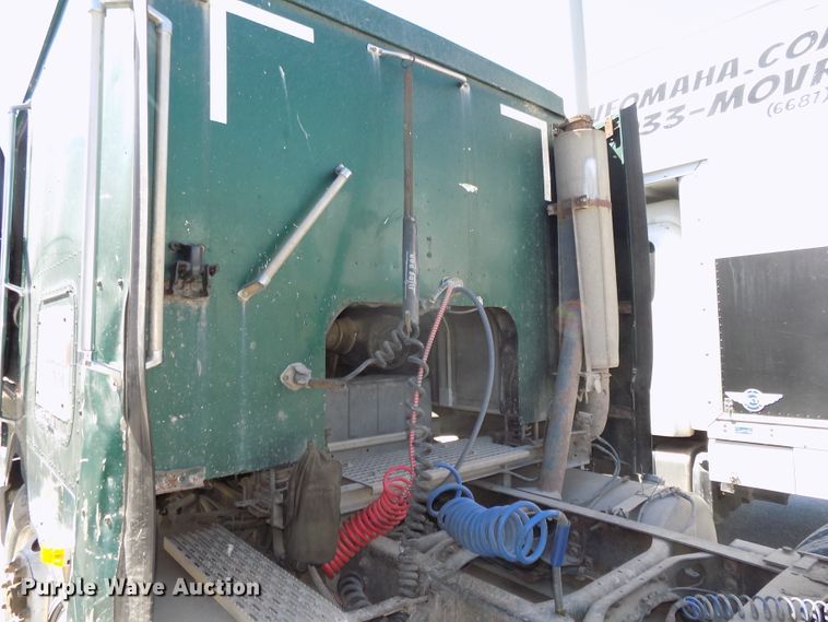 image for item DG2567 1990 International 9700 semi truck