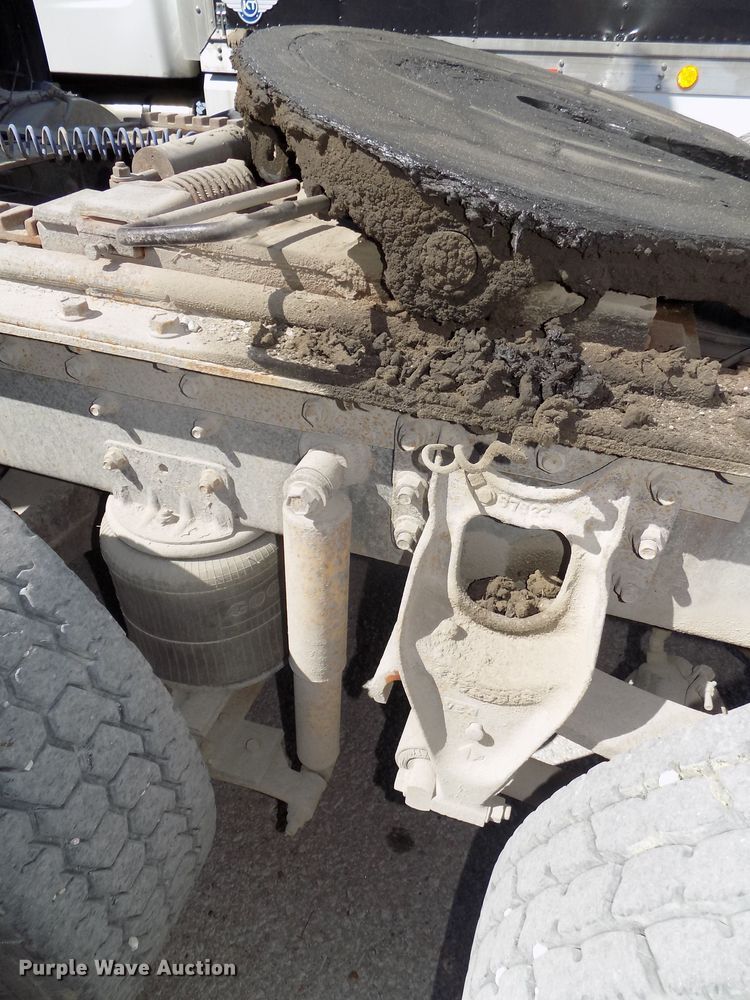 image for item DG2567 1990 International 9700 semi truck