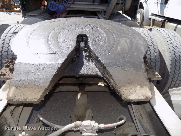 image for item DG2567 1990 International 9700 semi truck