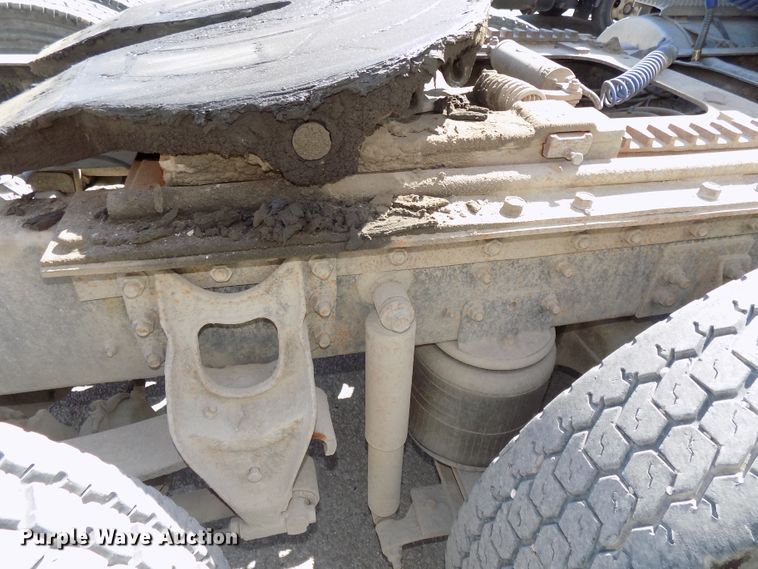 image for item DG2567 1990 International 9700 semi truck