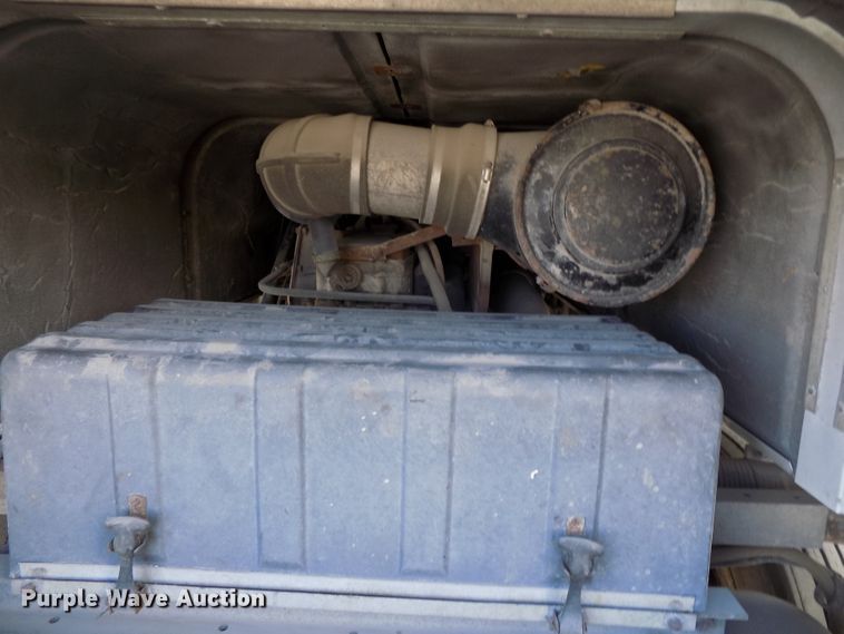 image for item DG2567 1990 International 9700 semi truck