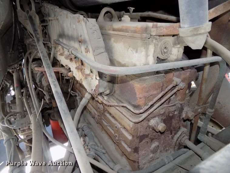 image for item DG2567 1990 International 9700 semi truck