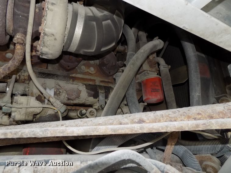 image for item DG2567 1990 International 9700 semi truck