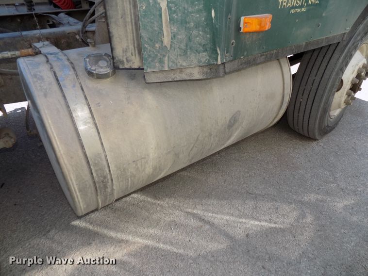 image for item DG2567 1990 International 9700 semi truck