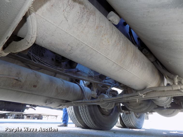 image for item DG2567 1990 International 9700 semi truck