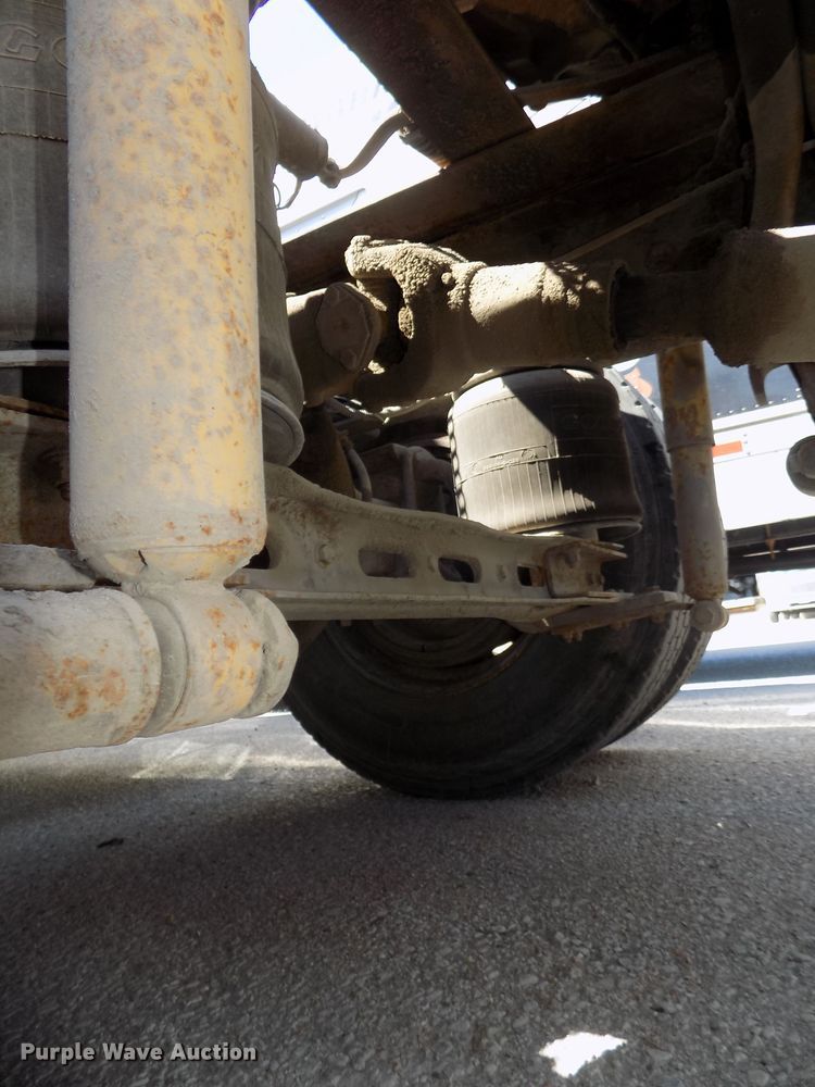 image for item DG2567 1990 International 9700 semi truck