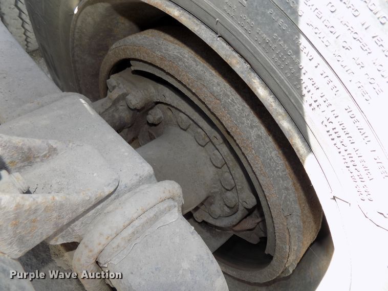 image for item DG2567 1990 International 9700 semi truck