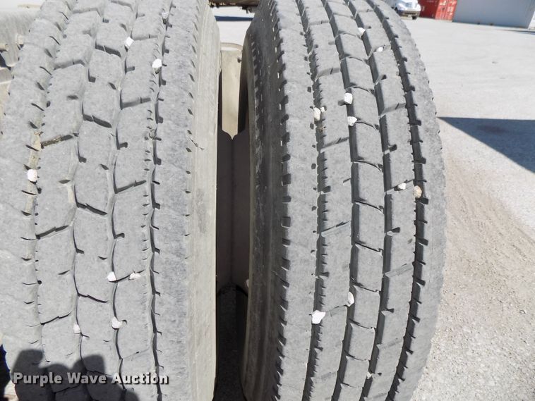 image for item DG2567 1990 International 9700 semi truck