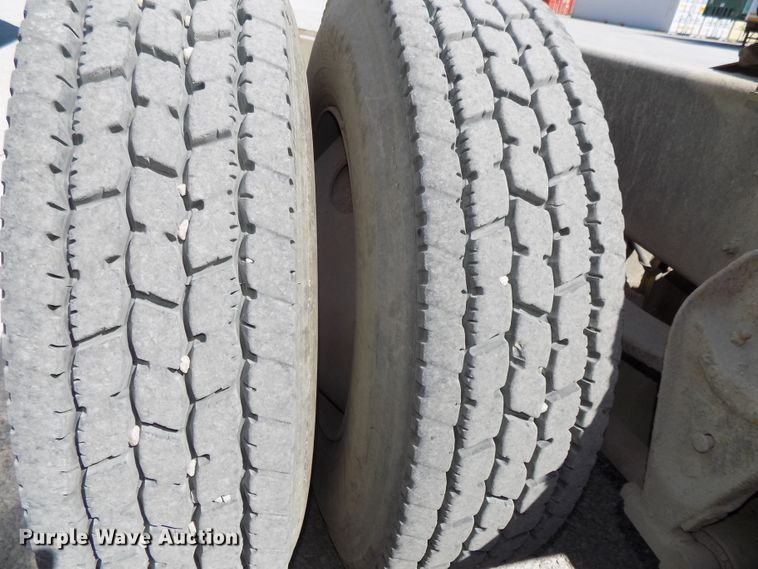 image for item DG2567 1990 International 9700 semi truck