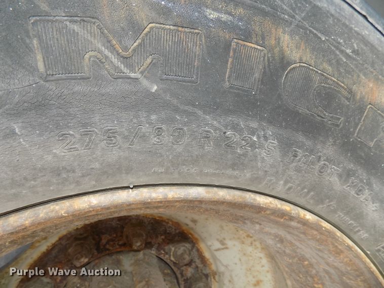 image for item DG2567 1990 International 9700 semi truck