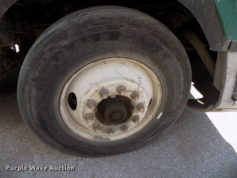 image for item DG2567 1990 International 9700 semi truck