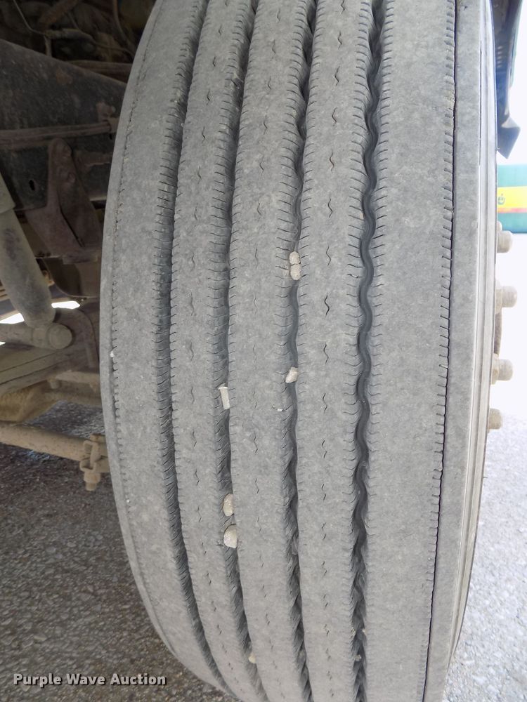 image for item DG2567 1990 International 9700 semi truck