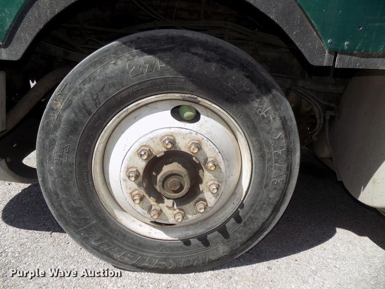 image for item DG2567 1990 International 9700 semi truck