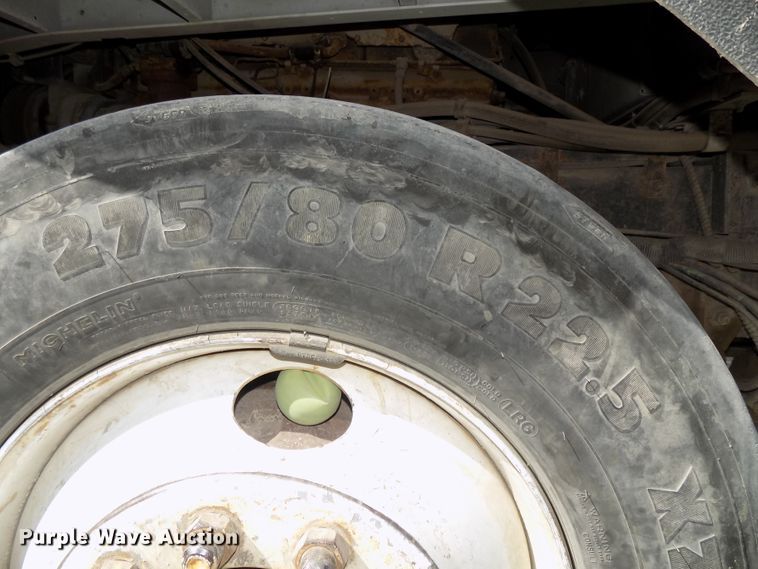 image for item DG2567 1990 International 9700 semi truck