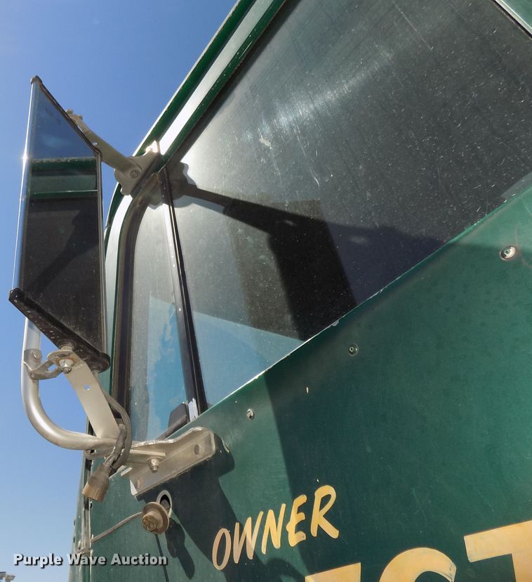 image for item DG2567 1990 International 9700 semi truck