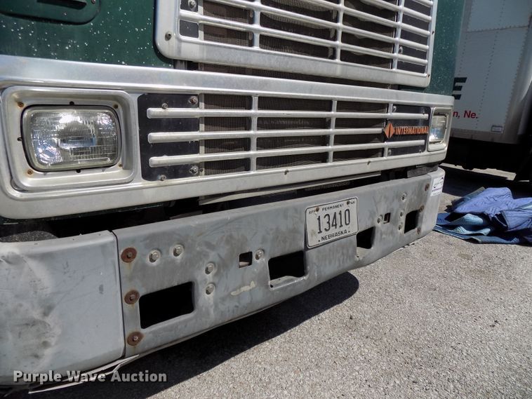 image for item DG2567 1990 International 9700 semi truck