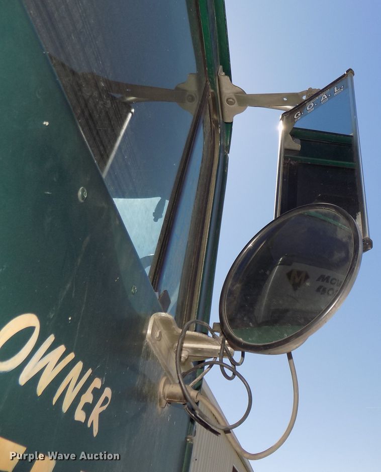 image for item DG2567 1990 International 9700 semi truck