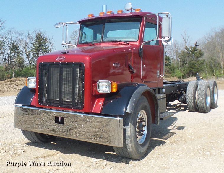 image for item DG5617 2007 Peterbilt 357 truck cab and chassis