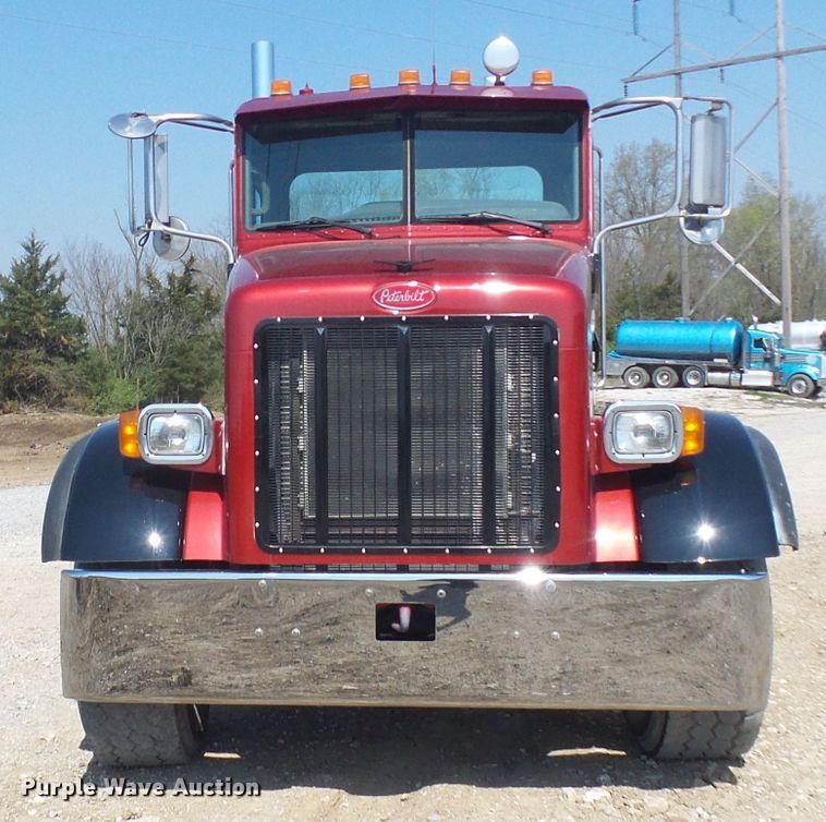 image for item DG5617 2007 Peterbilt 357 truck cab and chassis