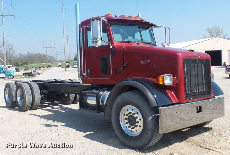 image for item DG5617 2007 Peterbilt 357 truck cab and chassis