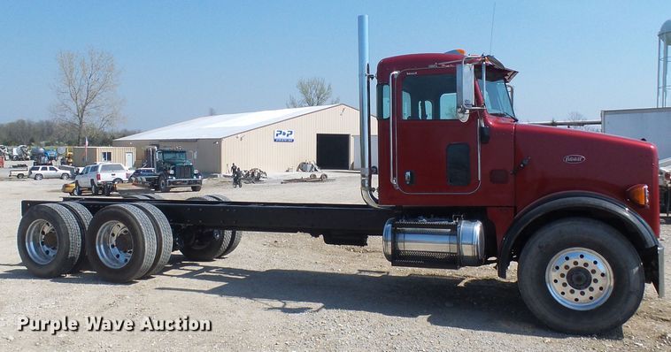 image for item DG5617 2007 Peterbilt 357 truck cab and chassis